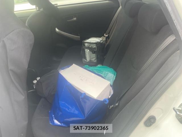 Toyota PRIUS 2015-10 8871862-10