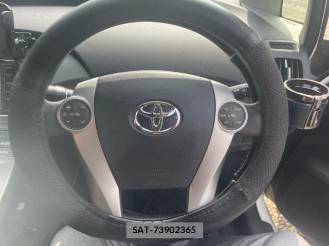 Toyota PRIUS 2015-10 8871862-17