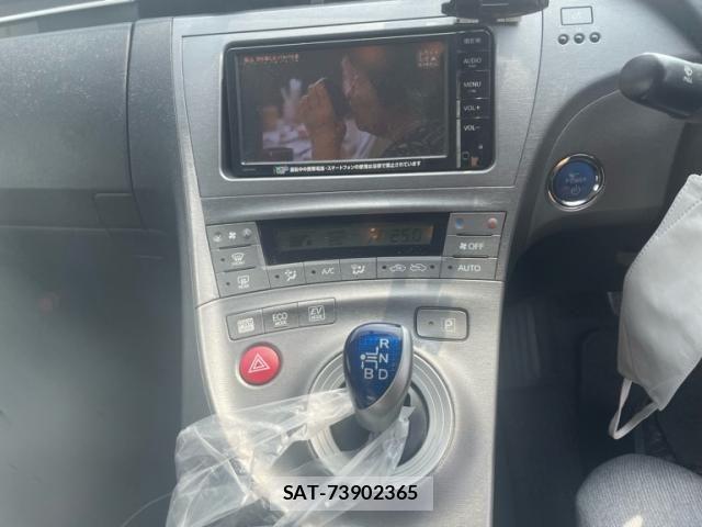 Toyota PRIUS 2015-10 8871862-18