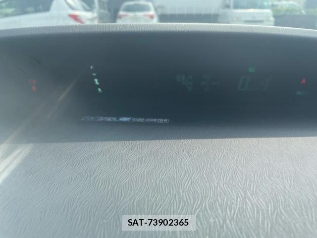 Toyota PRIUS 2015-10 8871862-19