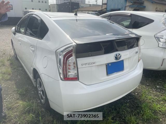 Toyota PRIUS 2015-10 8871862-2