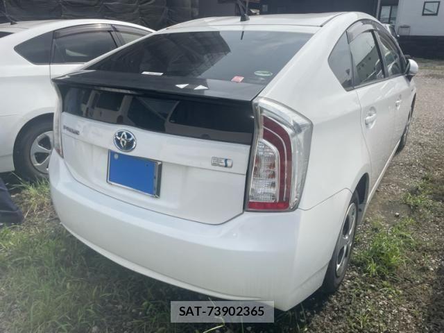 Toyota PRIUS 2015-10 8871862-3