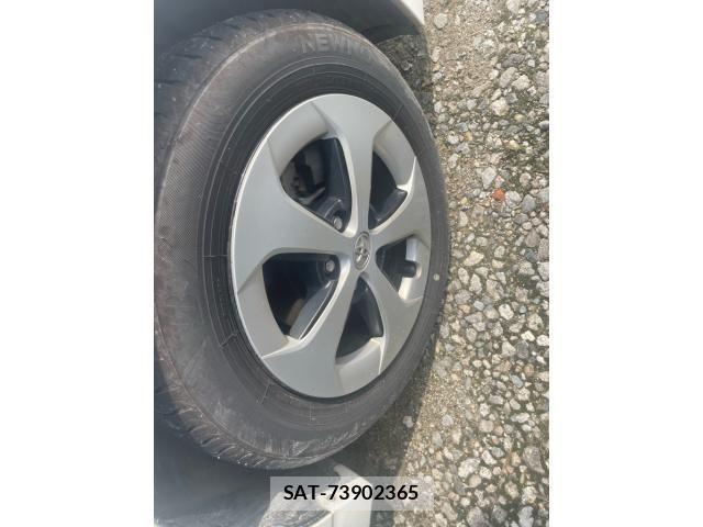 Toyota PRIUS 2015-10 8871862-7