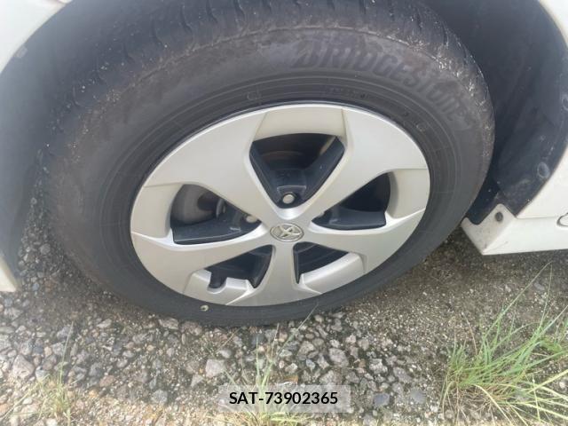 Toyota PRIUS 2015-10 8871862-8