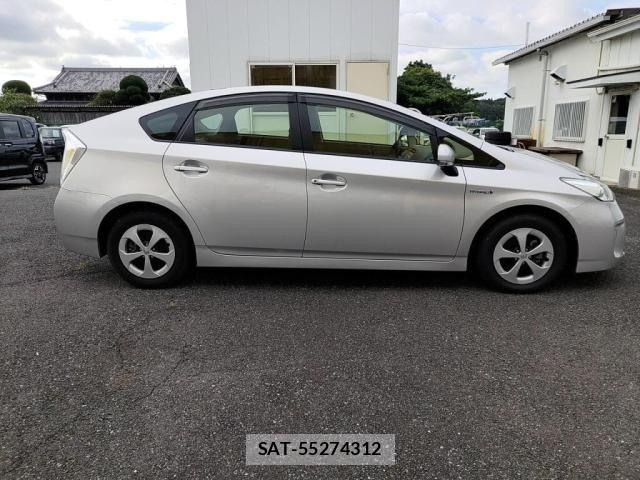 Toyota PRIUS 2014-06 8871852-10