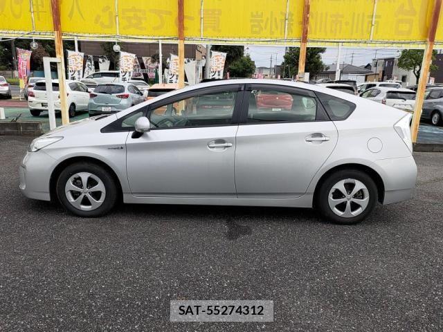 Toyota PRIUS 2014-06 8871852-11