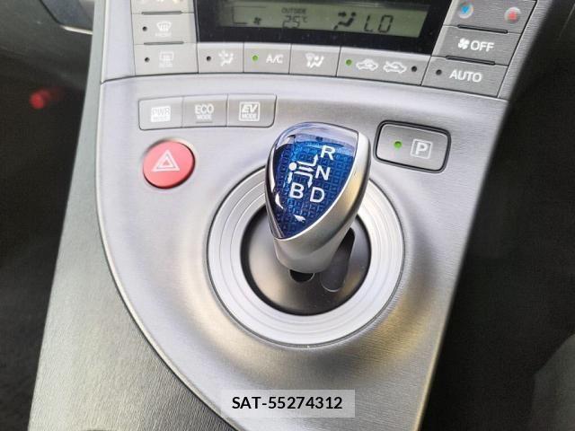 Toyota PRIUS 2014-06 8871852-14