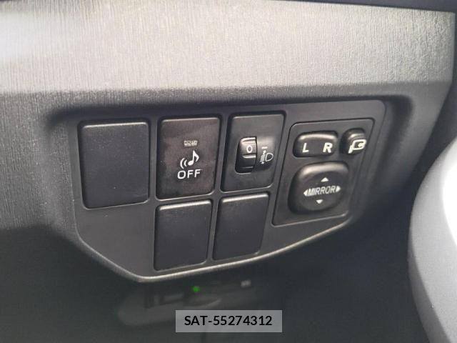 Toyota PRIUS 2014-06 8871852-15
