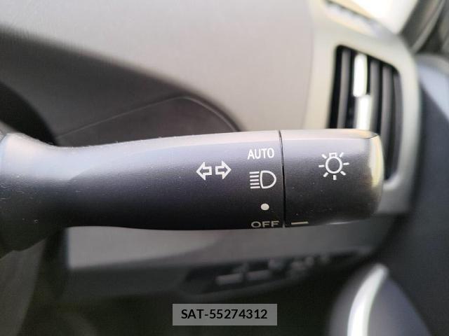 Toyota PRIUS 2014-06 8871852-18