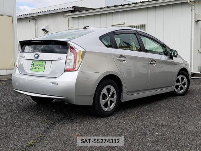 Toyota PRIUS 2014-06 8871852-1