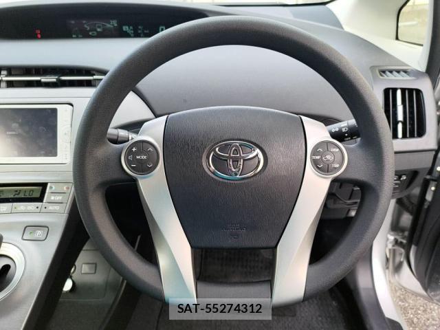 Toyota PRIUS 2014-06 8871852-19