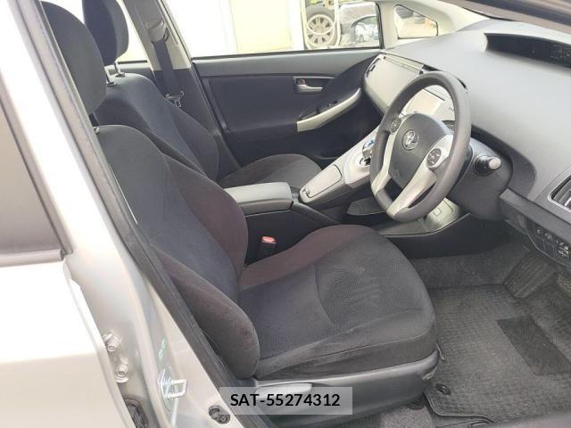 Toyota PRIUS 2014-06 8871852-20