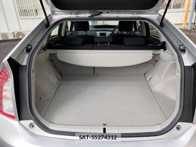 Toyota PRIUS 2014-06 8871852-24