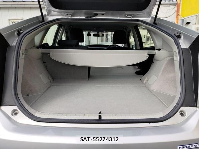 Toyota PRIUS 2014-06 8871852-25
