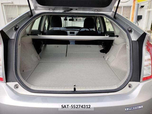 Toyota PRIUS 2014-06 8871852-26