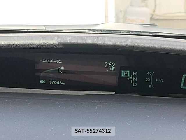 Toyota PRIUS 2014-06 8871852-28