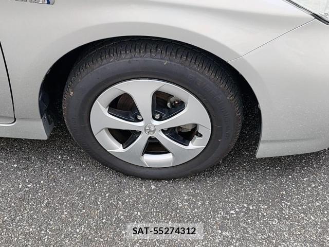 Toyota PRIUS 2014-06 8871852-29
