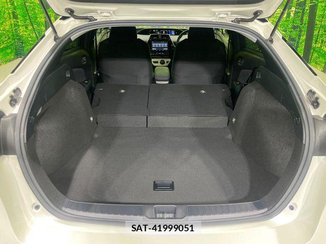 Toyota PRIUS 2017-04 8871845-9