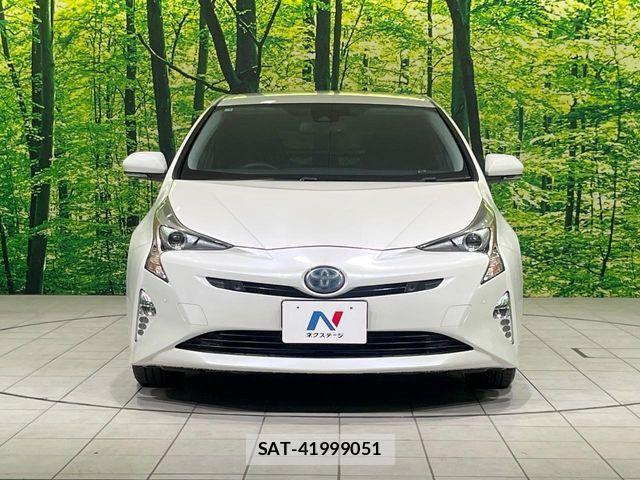 Toyota PRIUS 2017-04 8871845-13