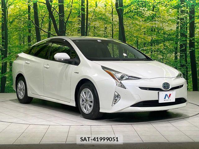 Toyota PRIUS 2017-04 8871845-15