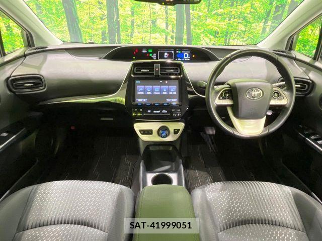 Toyota PRIUS 2017-04 8871845-1