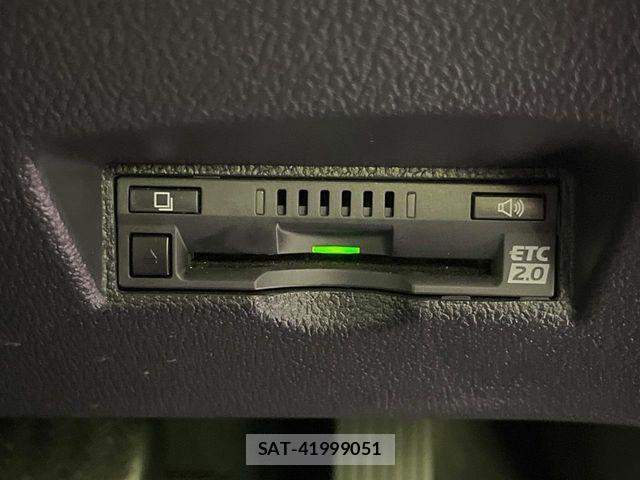 Toyota PRIUS 2017-04 8871845-5