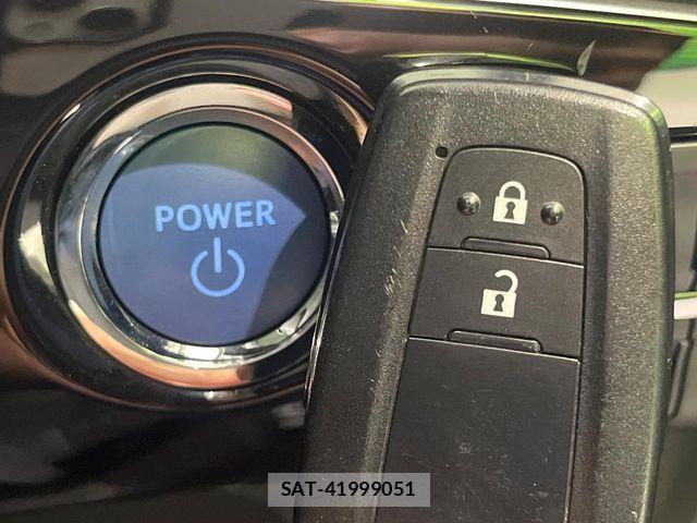 Toyota PRIUS 2017-04 8871845-6