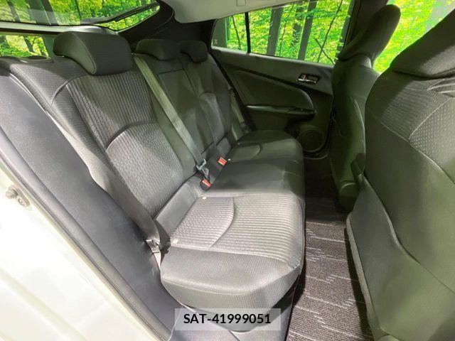 Toyota PRIUS 2017-04 8871845-8