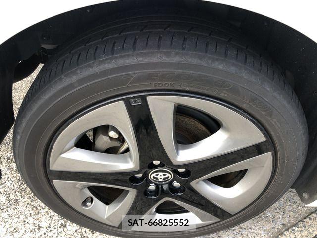 Toyota PRIUS 2021-09 8871839-13