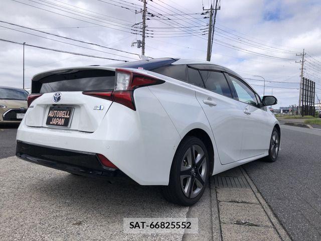 Toyota PRIUS 2021-09 8871839-1