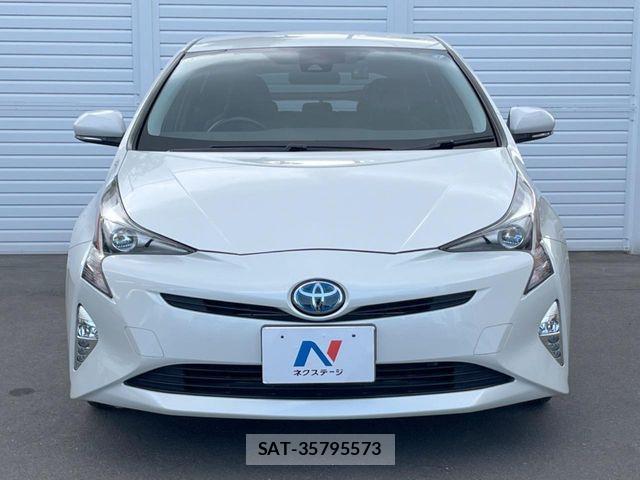 Toyota PRIUS 2017-03 8871849-15