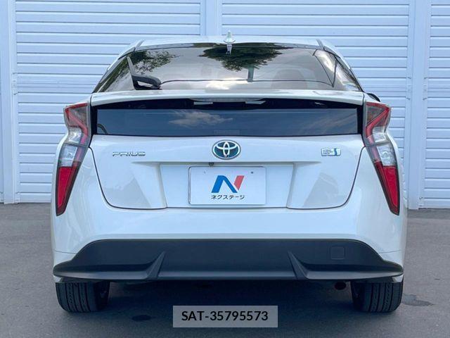 Toyota PRIUS 2017-03 8871849-16