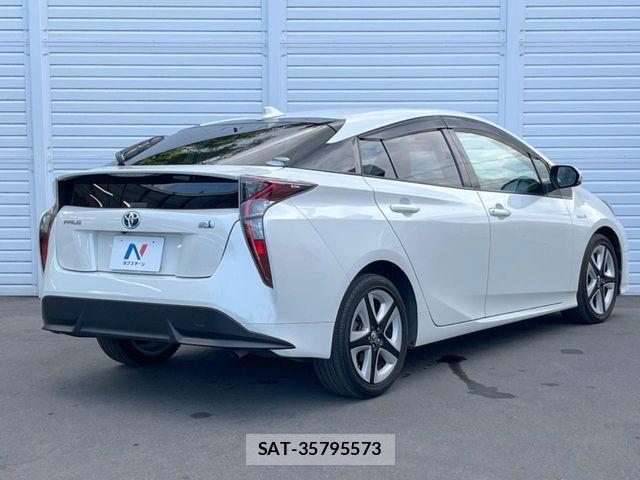 Toyota PRIUS 2017-03 8871849-18