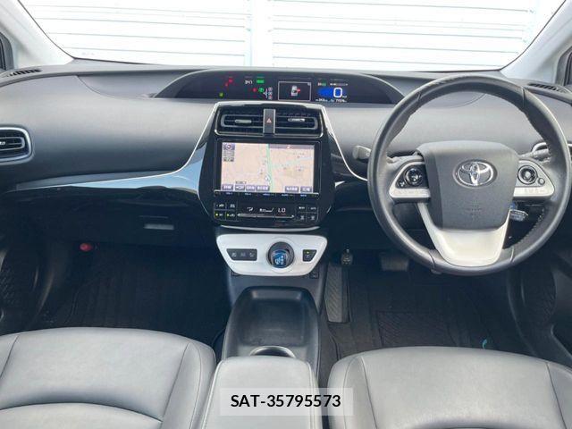Toyota PRIUS 2017-03 8871849-1