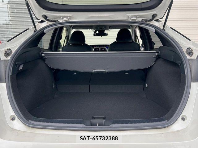 Toyota PRIUS 2017-09 8871847-13