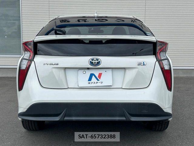 Toyota PRIUS 2017-09 8871847-15