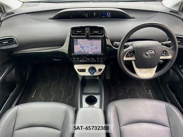 Toyota PRIUS 2017-09 8871847-1
