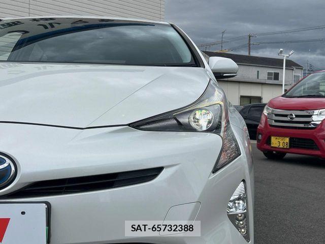 Toyota PRIUS 2017-09 8871847-19