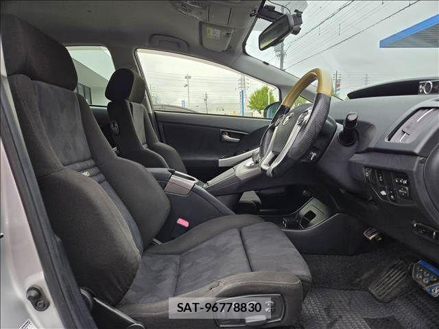 Toyota PRIUS 2013-07 8871855-10