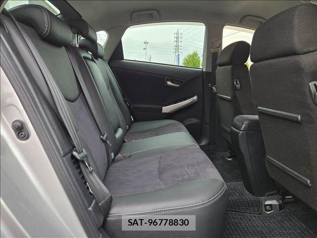Toyota PRIUS 2013-07 8871855-11