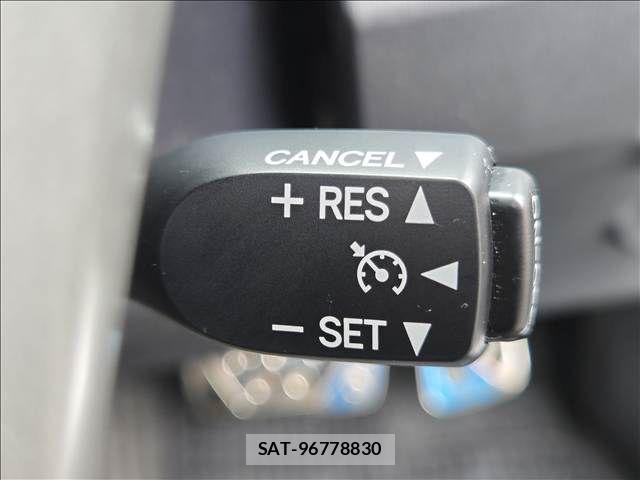 Toyota PRIUS 2013-07 8871855-6
