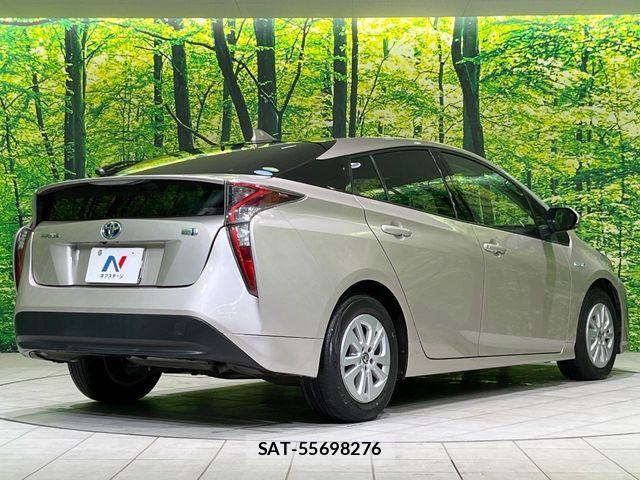 Toyota PRIUS 2016-03 8871851-16