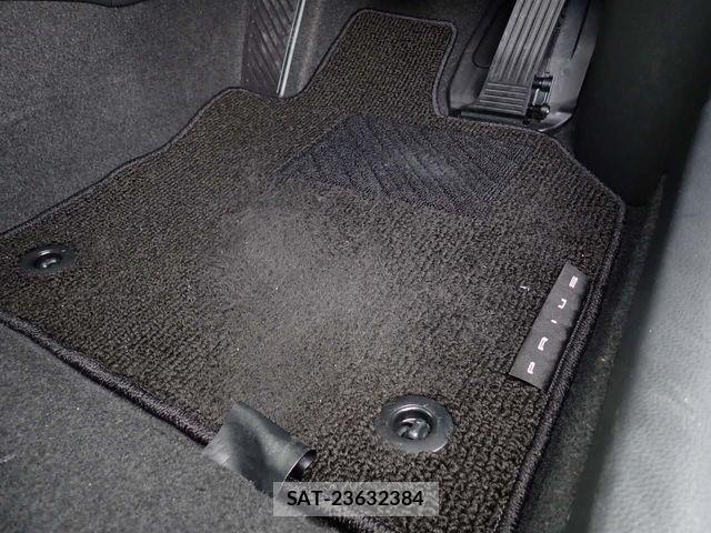 Toyota PRIUS 2024-05 8871836-27