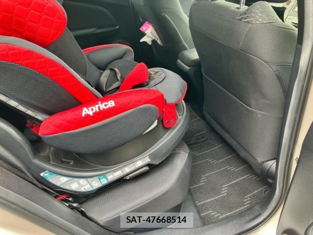 Toyota PRIUS 2016-01 8871853-16