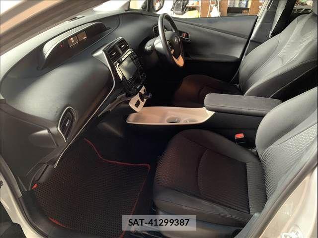Toyota PRIUS 2016-10 8871854-11