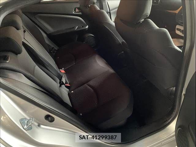 Toyota PRIUS 2016-10 8871854-13
