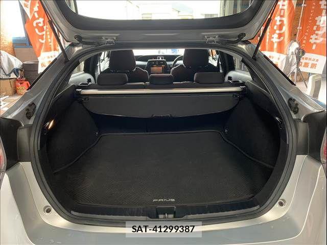 Toyota PRIUS 2016-10 8871854-14