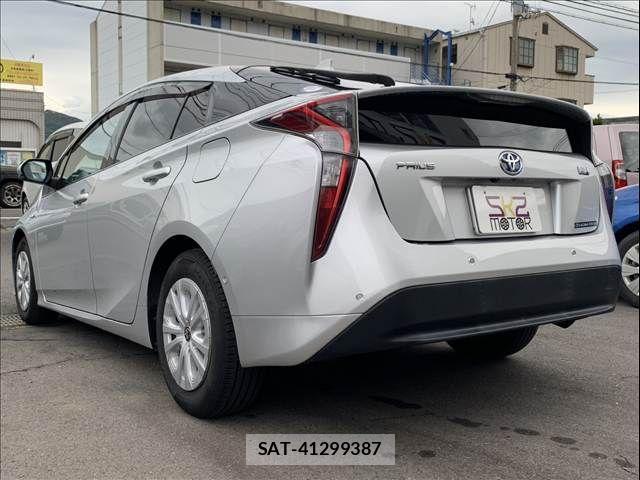 Toyota PRIUS 2016-10 8871854-1