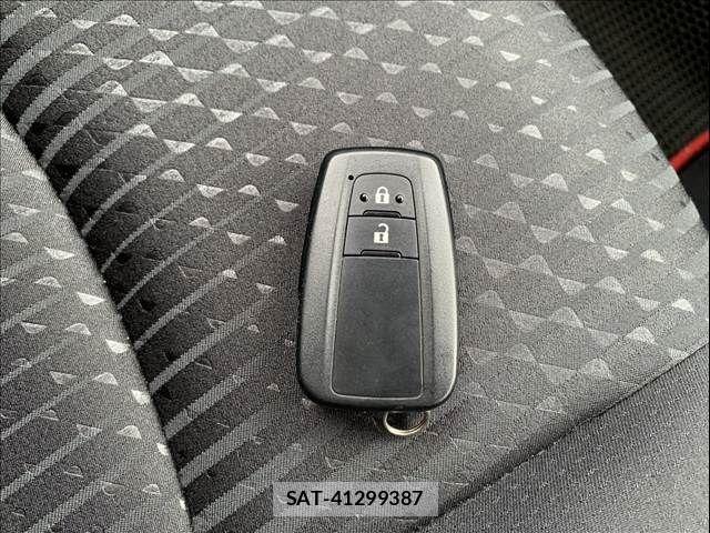 Toyota PRIUS 2016-10 8871854-21
