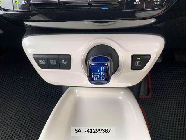Toyota PRIUS 2016-10 8871854-23